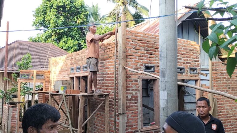 Proses pembangunan Rumah warga Dusun Talang Sungai Bungo